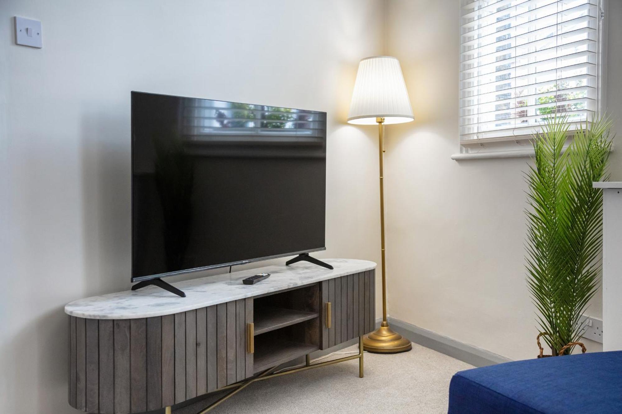 5A - Bright And Airy 2 Bedroom Apartment - Close To Central Лондон Екстериор снимка